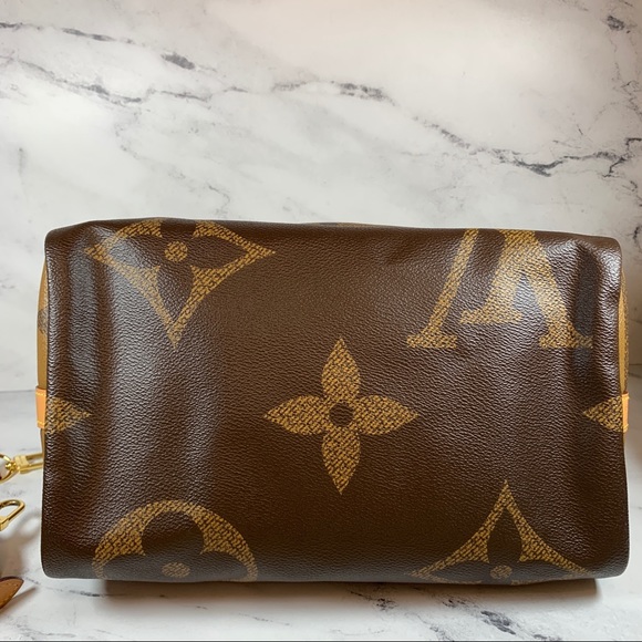 ❌SOLD❌ Louis Vuitton Giant Reverse Monogram Speedy Bandouliere 30 crossbody bag - Picture 6 of 11